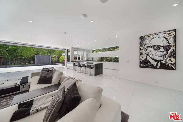 $40,000 | 511 North Rexford Drive, Beverly Hills, CA 90210