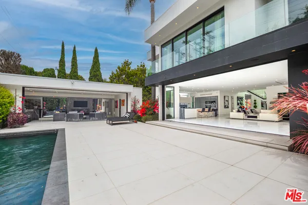 $40,000 | 511 North Rexford Drive, Beverly Hills, CA 90210