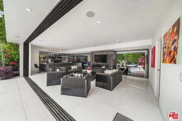 $40,000 | 511 North Rexford Drive, Beverly Hills, CA 90210