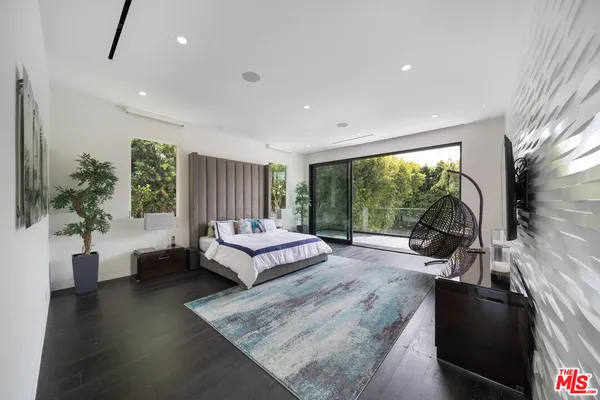 $40,000 | 511 North Rexford Drive, Beverly Hills, CA 90210