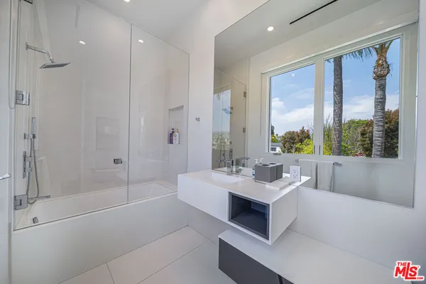 $40,000 | 511 North Rexford Drive, Beverly Hills, CA 90210