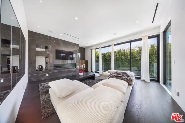 $40,000 | 511 North Rexford Drive, Beverly Hills, CA 90210