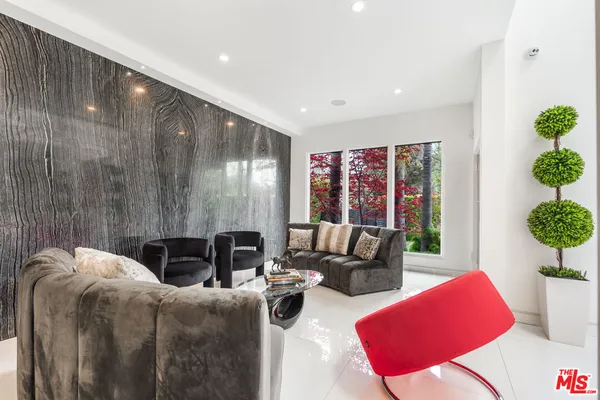 $40,000 | 511 North Rexford Drive, Beverly Hills, CA 90210