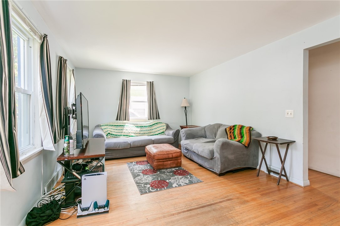 439 Winchester Street Rochester, NY 14615 - Photo 4 of 32