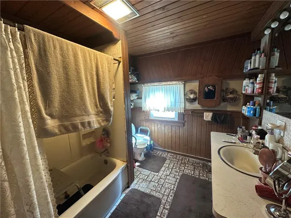 $225,000 | 1780 Hofius Lane, Hermitage, PA 16148