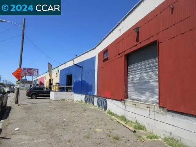 a view of a street sign of a park