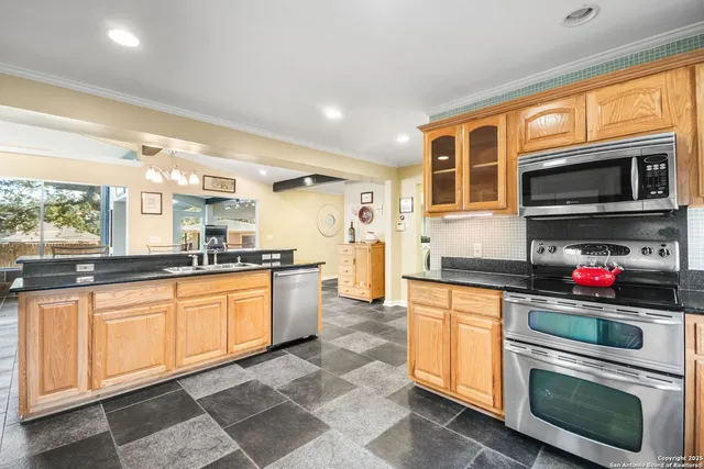 $650,000 | 106 Briarcliff Drive, Castle Hills, TX 78213