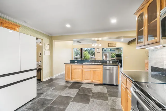 $650,000 | 106 Briarcliff Drive, Castle Hills, TX 78213