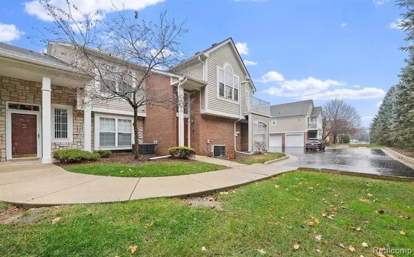 $1,650 | 5472 Pine Aires Drive, Sterling Heights, MI 48314