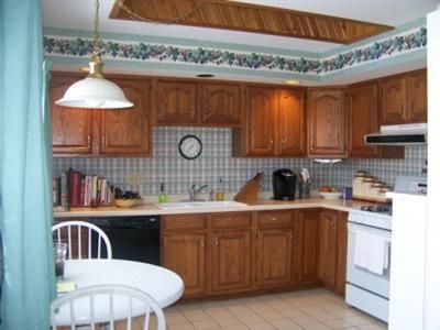 1063 Shoreline Road Crown Point, IN 46307 - Photo 3 of 10 400x300