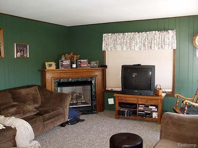 4750 North Rochester Road Rochester, MI 48306 - Photo 10 of 20 Welcoming family room