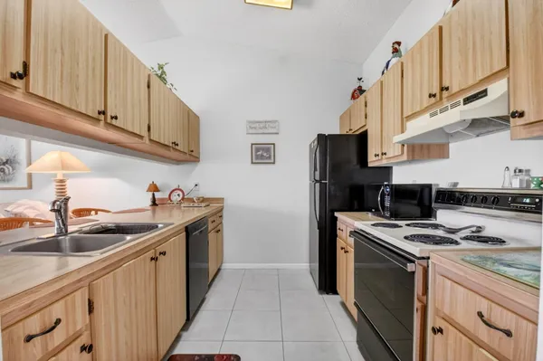 $320,000 | 6 Farnworth Drive, Boynton Beach, FL 33426
