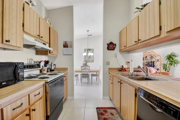 $320,000 | 6 Farnworth Drive, Boynton Beach, FL 33426