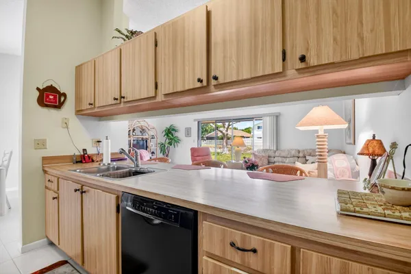 $320,000 | 6 Farnworth Drive, Boynton Beach, FL 33426