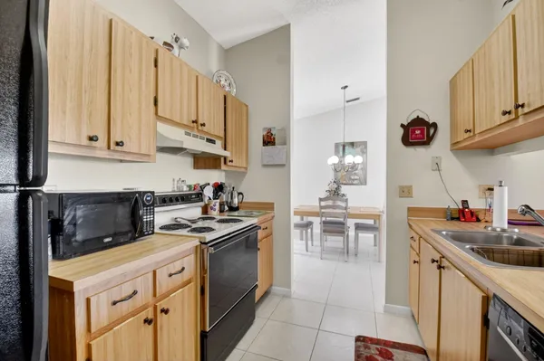 $320,000 | 6 Farnworth Drive, Boynton Beach, FL 33426