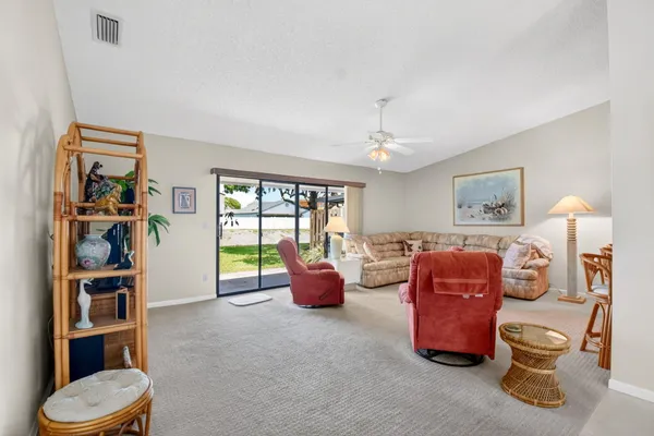 $320,000 | 6 Farnworth Drive, Boynton Beach, FL 33426