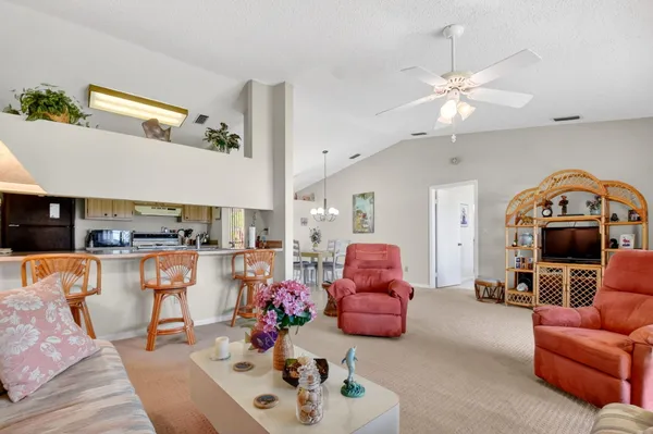 $320,000 | 6 Farnworth Drive, Boynton Beach, FL 33426