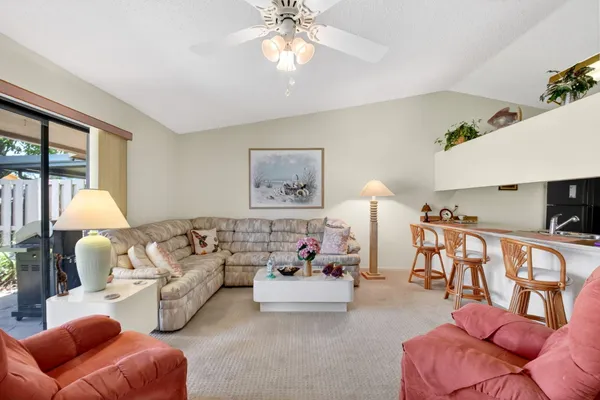 $320,000 | 6 Farnworth Drive, Boynton Beach, FL 33426