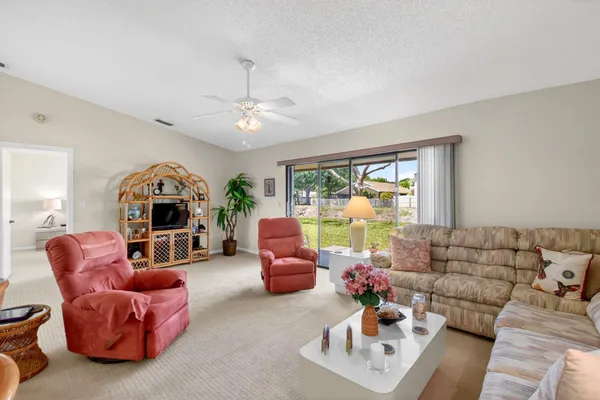 $320,000 | 6 Farnworth Drive, Boynton Beach, FL 33426