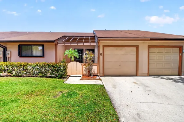 $320,000 | 6 Farnworth Drive, Boynton Beach, FL 33426