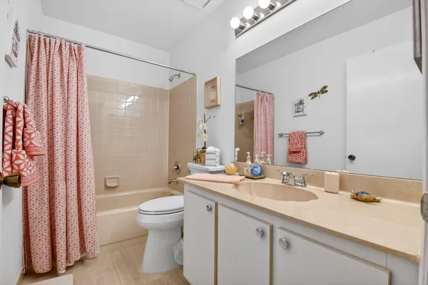 $320,000 | 6 Farnworth Drive, Boynton Beach, FL 33426