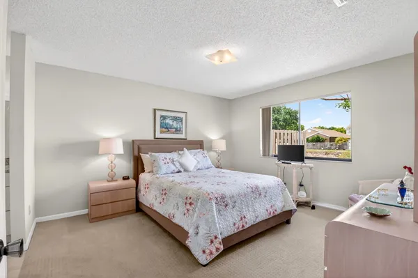 $320,000 | 6 Farnworth Drive, Boynton Beach, FL 33426