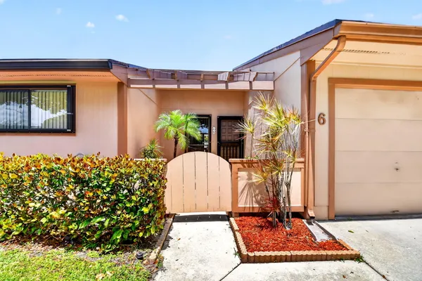 $320,000 | 6 Farnworth Drive, Boynton Beach, FL 33426