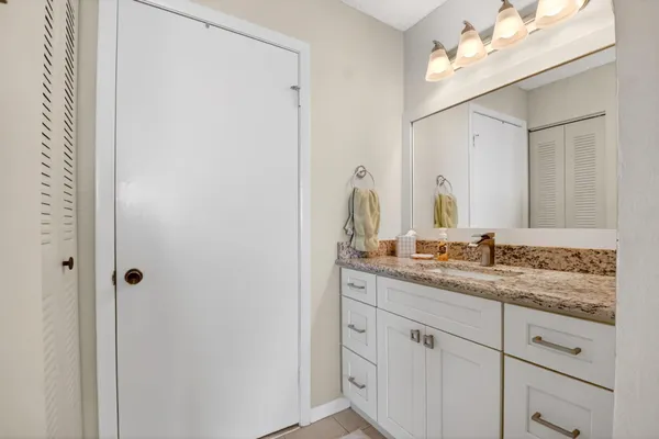 $320,000 | 6 Farnworth Drive, Boynton Beach, FL 33426