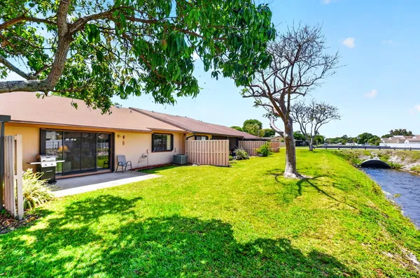 $320,000 | 6 Farnworth Drive, Boynton Beach, FL 33426