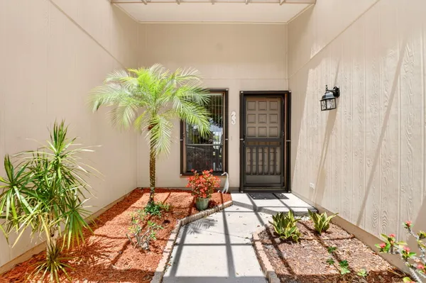 $320,000 | 6 Farnworth Drive, Boynton Beach, FL 33426