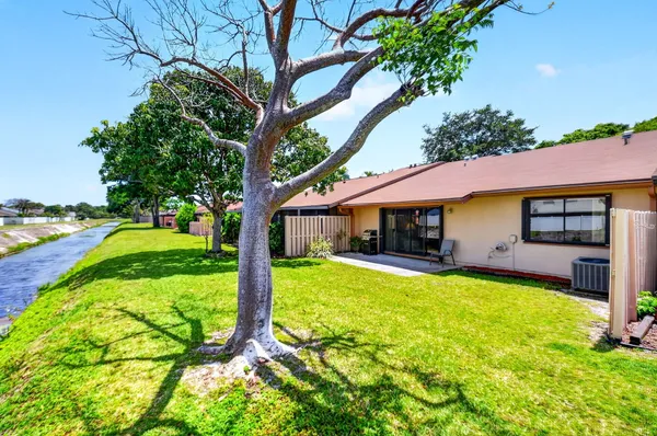 $320,000 | 6 Farnworth Drive, Boynton Beach, FL 33426