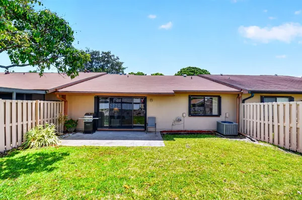 $320,000 | 6 Farnworth Drive, Boynton Beach, FL 33426