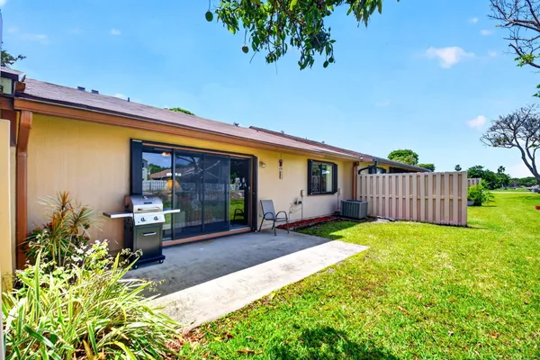 $320,000 | 6 Farnworth Drive, Boynton Beach, FL 33426