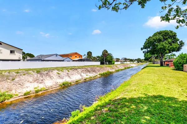 $320,000 | 6 Farnworth Drive, Boynton Beach, FL 33426