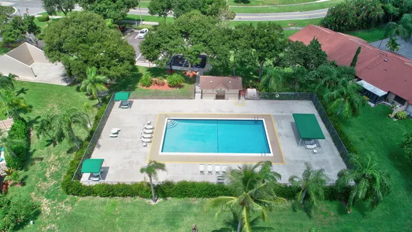 $320,000 | 6 Farnworth Drive, Boynton Beach, FL 33426