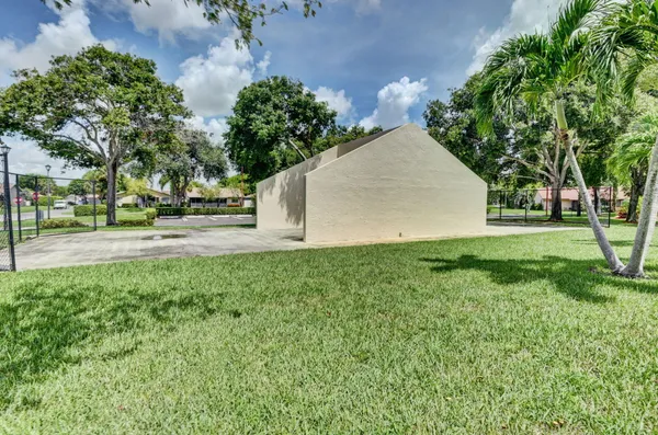 $320,000 | 6 Farnworth Drive, Boynton Beach, FL 33426