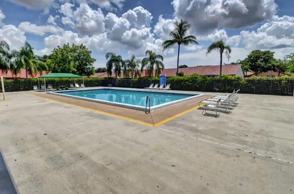 $320,000 | 6 Farnworth Drive, Boynton Beach, FL 33426