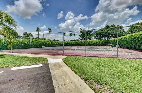 $320,000 | 6 Farnworth Drive, Boynton Beach, FL 33426