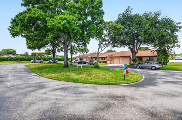 $320,000 | 6 Farnworth Drive, Boynton Beach, FL 33426