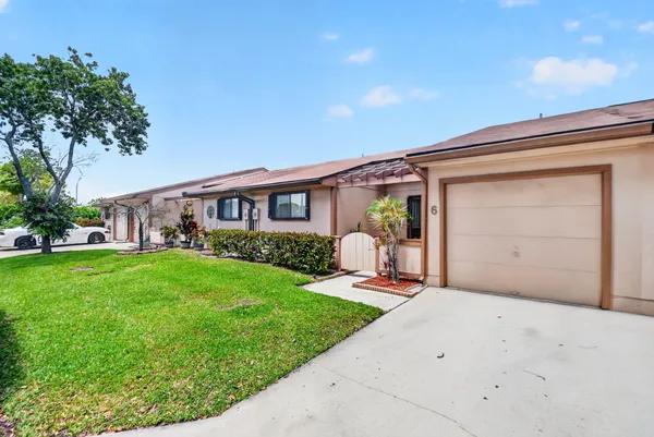 $320,000 | 6 Farnworth Drive, Boynton Beach, FL 33426