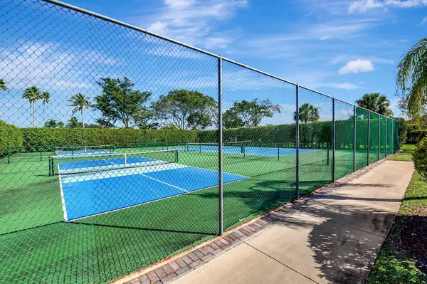$320,000 | 6 Farnworth Drive, Boynton Beach, FL 33426