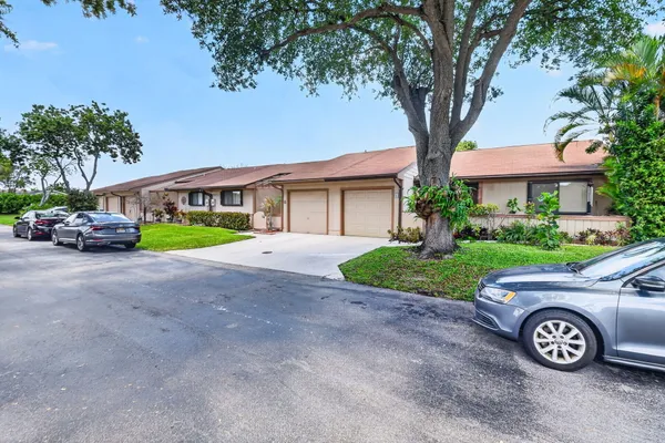 $320,000 | 6 Farnworth Drive, Boynton Beach, FL 33426