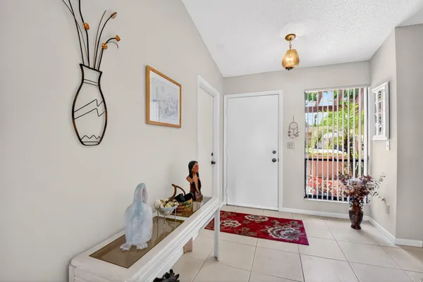$320,000 | 6 Farnworth Drive, Boynton Beach, FL 33426