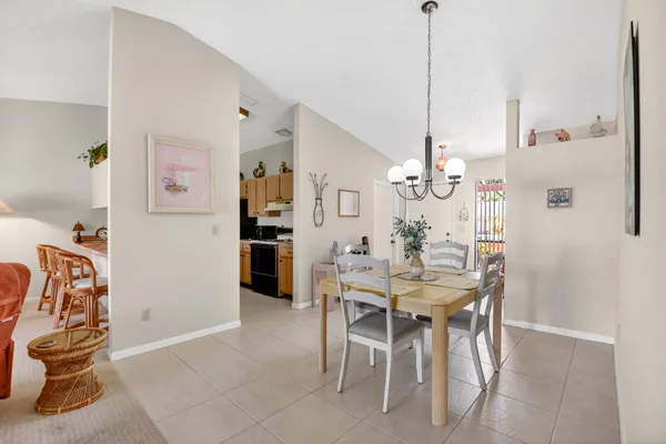 $320,000 | 6 Farnworth Drive, Boynton Beach, FL 33426