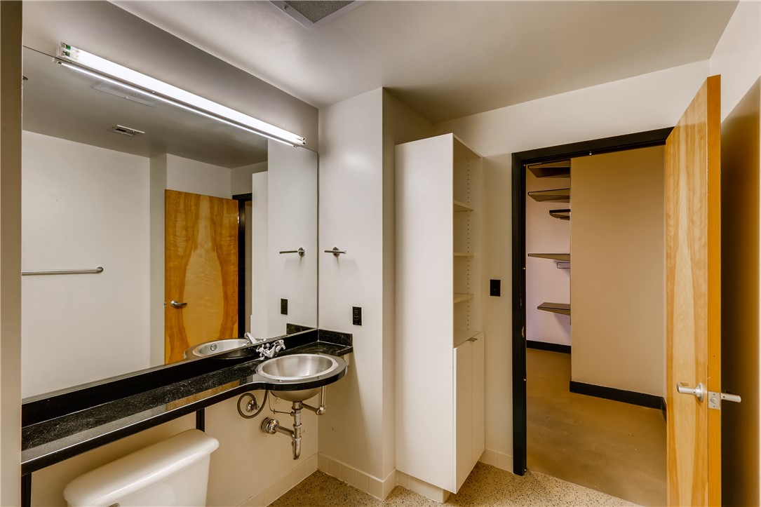 710 Colorado Street, Unit 4J Austin, TX 78701 - Photo 25 of 37 2nd ensuite bath