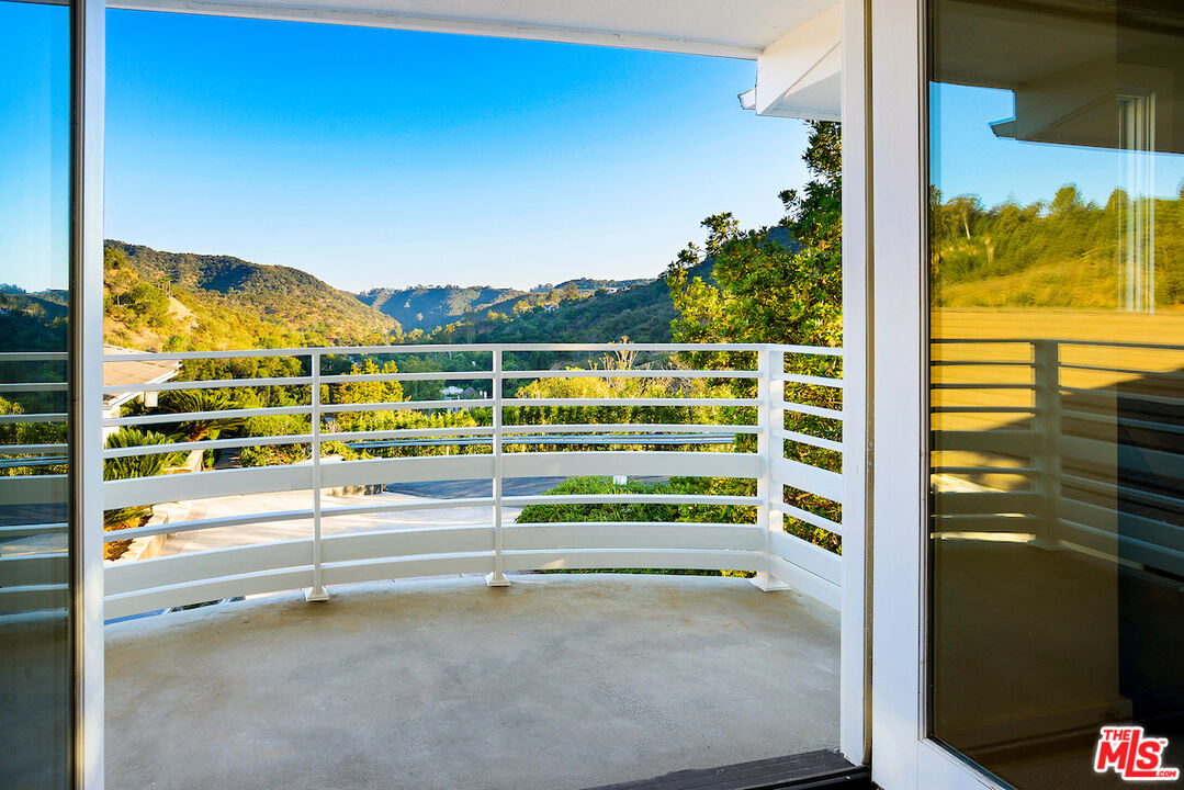 2547 Hutton Drive Beverly Hills, CA 90210 - Photo 13 of 27 a view of balcony