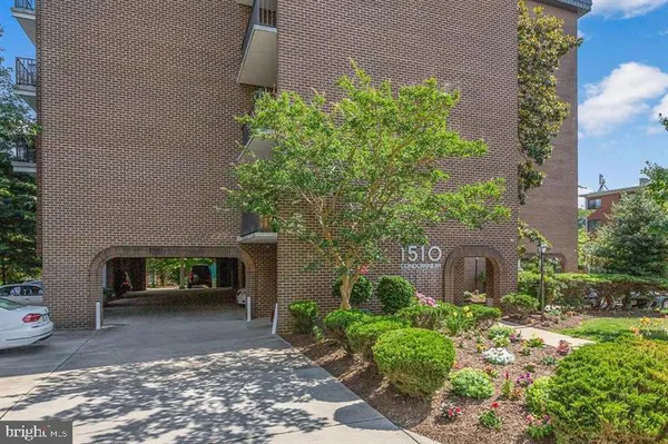 $2,250 | 1510 12th Street North, Unit 503, Arlington, VA 22209