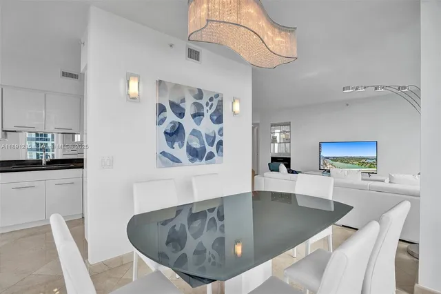 $7,500 | 4779 Collins Avenue, Unit 3705, Miami Beach, FL 33140