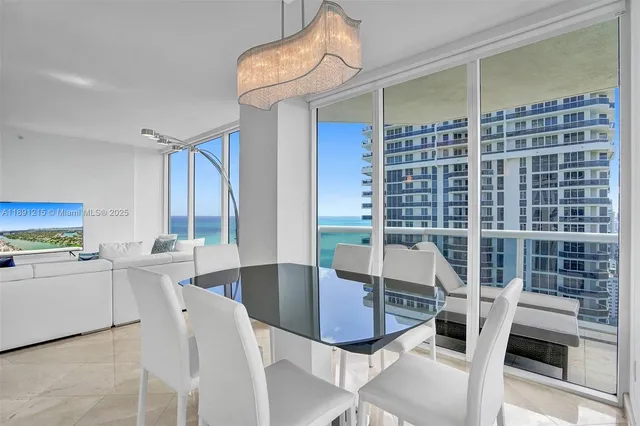 $7,500 | 4779 Collins Avenue, Unit 3705, Miami Beach, FL 33140
