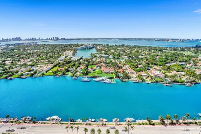 $7,500 | 4779 Collins Avenue, Unit 3705, Miami Beach, FL 33140